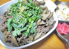 舞春ごぼ牛めし(舞茸・春菊・ごぼう・牛肉・混ぜご飯)