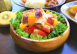 さつま芋と彩り野菜のチキンサラダ